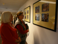 Besucher zur Eröffnung unserer Ausstellung "In 80 Bildern um die Welt" am 18. Oktober 2010